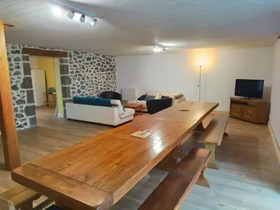 Télévision ou salle de divertissement dans l'établissement Grande maison 7 chambres