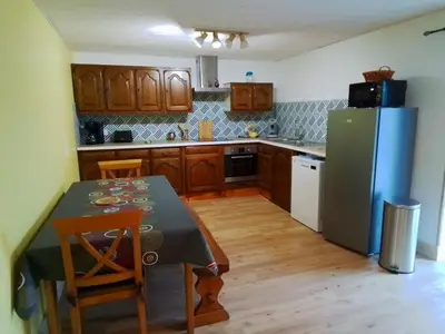 Cuisine ou kitchenette dans l'établissement Grande maison 7 chambres