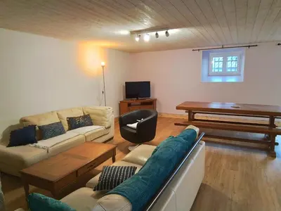 Télévision ou salle de divertissement dans l'établissement Grande maison 7 chambres