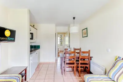 Cuisine ou kitchenette dans l'établissement Résidence Les Belles Rives - maeva Home - Appartement 2 Pièces 5 Personnes - Confort MAE-2284