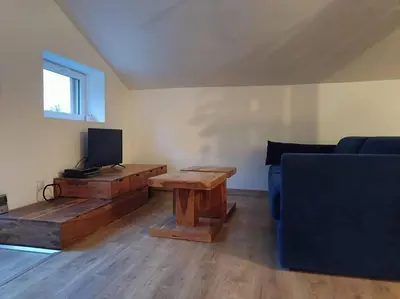 Télévision ou salle de divertissement dans l'établissement Chalet au bord du lac