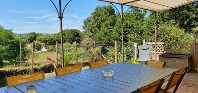 Jardin de l'établissement Le Clos d'Ô Maison de charme La Salamandre avec sa piscine chauffée proche de Sarlat