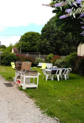 Jardin de l'établissement Gîte l'ancienne épicerie Meyronne