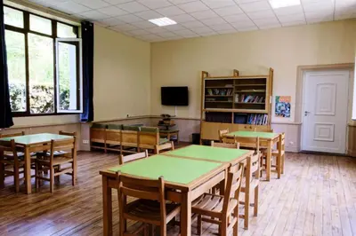 Télévision ou salle de divertissement dans l'établissement Gîte de France Gîte ecole 4 3 épis - Gîte de France 4 personnes MAE-6354