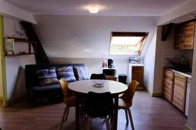 Coin salon dans l'établissement Gîte de France Gîte ecole 4 3 épis - Gîte de France 4 personnes MAE-6354