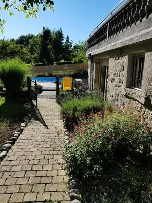 Piscine de l'établissement Gîte de France Aux deux mésanges 4 épis - Gîte de France 10 personnes MAE-6364 ou située à proximité