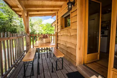 Balcon ou terrasse dans l'établissement Gîte de France La cabane du causse 1 étoile - Gîte de France 2 personnes MAE-6394