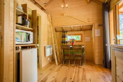 Cuisine ou kitchenette dans l'établissement Gîte de France La cabane du causse 1 étoile - Gîte de France 2 personnes MAE-6394