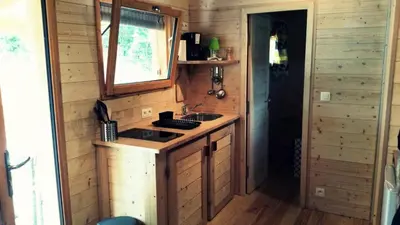 Cuisine ou kitchenette dans l'établissement Gîte de France La cabane du causse 1 étoile - Gîte de France 2 personnes MAE-6394