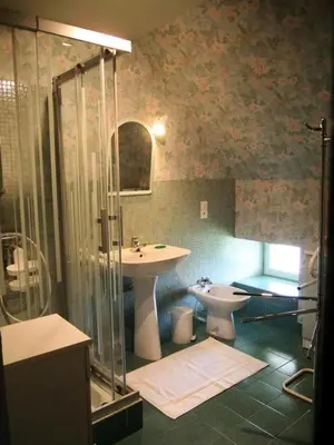 Salle de bains dans l'établissement Gîte de France La deymie 3 épis - Gîte de France 6 personnes MAE-6404
