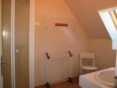 Salle de bains dans l'établissement Gîte de France Malèze 3 épis - Gîte de France 8 personnes MAE-6424