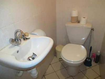 Salle de bains dans l'établissement Gîte de France Malèze 3 épis - Gîte de France 8 personnes MAE-6424