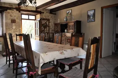 Télévision ou salle de divertissement dans l'établissement Gîte de France Malèze 3 épis - Gîte de France 8 personnes MAE-6424
