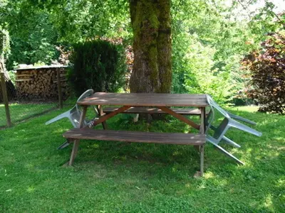Jardin de l'établissement Gîte de France à Sainte Fortunade 2 épis - Gîte de France 5 personnes MAE-6454