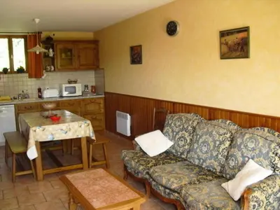 Cuisine ou kitchenette dans l'établissement Gîte de France à Sainte Fortunade 2 épis - Gîte de France 5 personnes MAE-6454