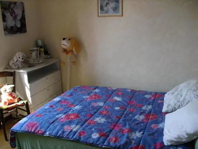 Un ou plusieurs lits dans un hébergement de l'établissement Gîte de France à Sainte Fortunade 2 épis - Gîte de France 5 personnes MAE-6454