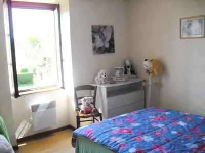 Un ou plusieurs lits dans un hébergement de l'établissement Gîte de France à Sainte Fortunade 2 épis - Gîte de France 5 personnes MAE-6454