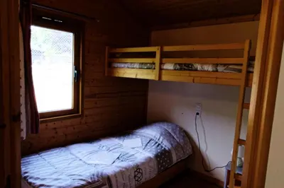 Un ou plusieurs lits dans un hébergement de l'établissement Gîte de France Chalet n°3 - Gîte de France 4 personnes MAE-6494