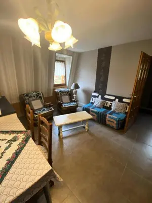 Coin salon dans l'établissement Gîte de France à Lissac sur Couze 3 épis - Gîte de France 4 personnes MAE-6524