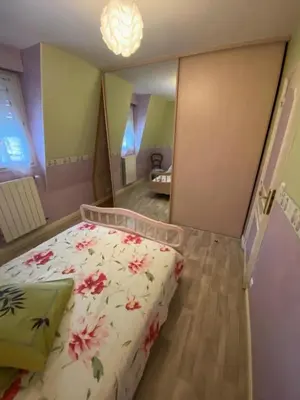 Un ou plusieurs lits dans un hébergement de l'établissement Gîte de France à Lissac sur Couze 3 épis - Gîte de France 4 personnes MAE-6524