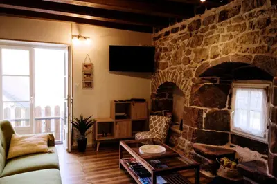 Télévision ou salle de divertissement dans l'établissement Gîte de France La bonne 