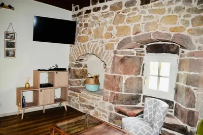 Télévision ou salle de divertissement dans l'établissement Gîte de France La bonne 
