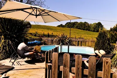 Piscine de l'établissement Gîte de France Les figuiers 3 épis - Gîte de France 4 personnes MAE-6544 ou située à proximité