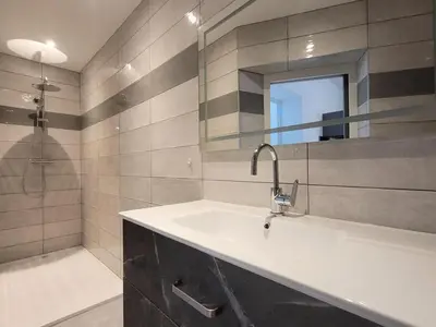 Salle de bains dans l'établissement Gîte de France Gite capucine 2 épis - Gîte de France 2 personnes MAE-6564