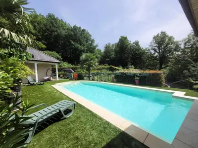 Piscine de l'établissement Gîte de France Gite capucine 2 épis - Gîte de France 2 personnes MAE-6564 ou située à proximité