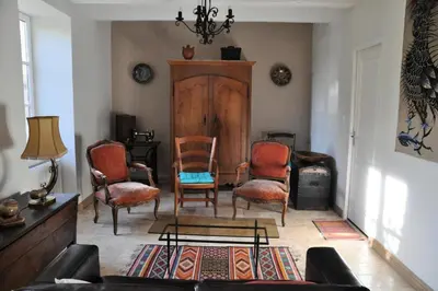 Coin salon dans l'établissement Gîte de France L'oustal 3 épis - Gîte de France 6 personnes MAE-6574