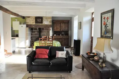 Coin salon dans l'établissement Gîte de France L'oustal 3 épis - Gîte de France 6 personnes MAE-6574
