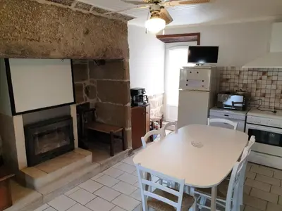 Cuisine ou kitchenette dans l'établissement Gîte de France Chez mamie 2 épis - Gîte de France 4 personnes MAE-6584