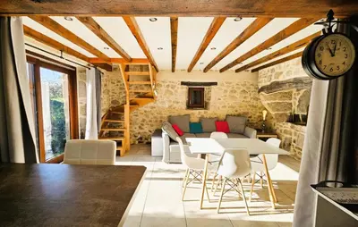 Coin salon dans l'établissement Gîte de France Le fournil 3 épis - Gîte de France 2 personnes MAE-6664