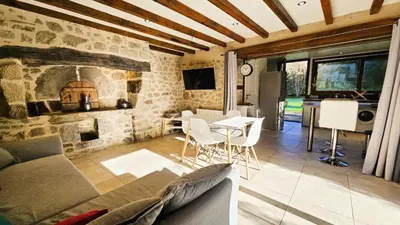 Télévision ou salle de divertissement dans l'établissement Gîte de France Le fournil 3 épis - Gîte de France 2 personnes MAE-6664