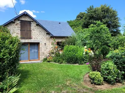 Jardin de l'établissement Gîte de France Le fournil 3 épis - Gîte de France 2 personnes MAE-6664
