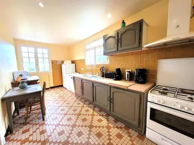 Cuisine ou kitchenette dans l'établissement Gîte de France Au bord de l'eau 3 épis - Gîte de France 6 personnes MAE-6674