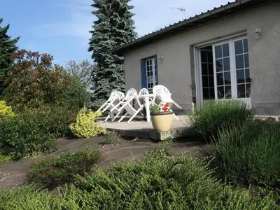 Jardin de l'établissement Gîte de France Au bord de l'eau 3 épis - Gîte de France 6 personnes MAE-6674