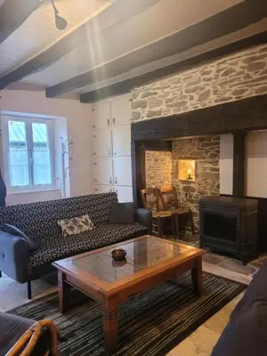 Coin salon dans l'établissement Gîte de France Au bord de l'eau 3 épis - Gîte de France 6 personnes MAE-6674