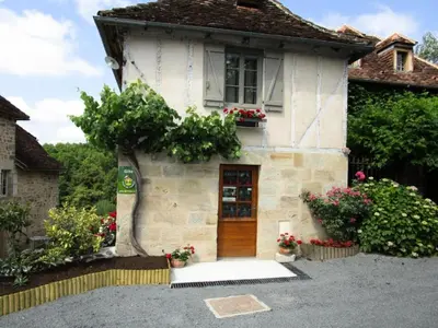 Jardin de l'établissement Gîte de France Gîte de la barbacane 3 épis - Gîte de France 5 personnes MAE-8884