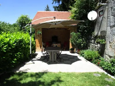 Jardin de l'établissement Gîte de France Gîte de la barbacane 3 épis - Gîte de France 5 personnes MAE-8884