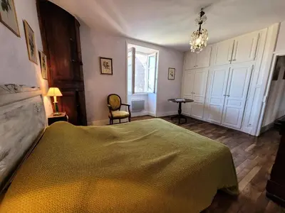 Un ou plusieurs lits dans un hébergement de l'établissement Gîte de France Gîte la chapelle 3 épis - Gîte de France 6 personnes MAE-8904