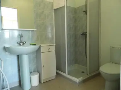 Salle de bains dans l'établissement Gîte de France Le doustre 2 épis - Gîte de France 4 personnes MAE-8914