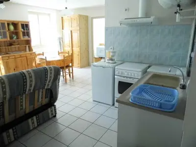Cuisine ou kitchenette dans l'établissement Gîte de France Le doustre 2 épis - Gîte de France 4 personnes MAE-8914