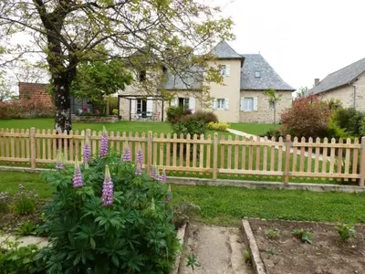Jardin de l'établissement Gîte de France Chez le fustier 4 épis - Gîte de France 6 personnes MAE-8924