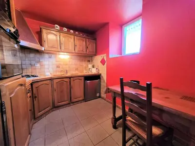 Cuisine ou kitchenette dans l'établissement Gîte de France Le pouget 3 épis - Gîte de France 7 personnes MAE-8944
