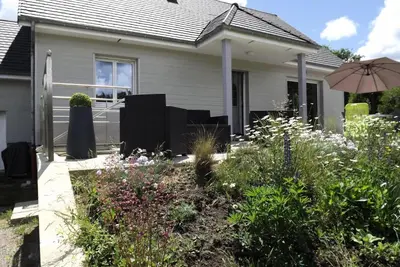 Jardin de l'établissement Gîte de France L'oustal du lac 3 épis - Gîte de France 4 personnes MAE-8964