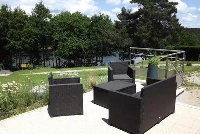 Jardin de l'établissement Gîte de France L'oustal du lac 3 épis - Gîte de France 4 personnes MAE-8964
