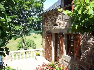 Jardin de l'établissement Gîte de France Chez le garde 3 épis - Gîte de France 4 personnes MAE-8974