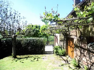 Jardin de l'établissement Gîte de France Chez le garde 3 épis - Gîte de France 4 personnes MAE-8974