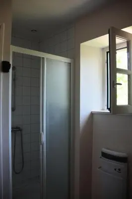 Salle de bains dans l'établissement Gîte de France N°2 3 épis - Gîte de France 4 personnes MAE-9044